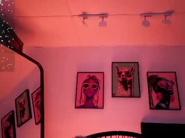 maiamancini, live webcam girl, age 21, from CO, streaming now, latina, petite