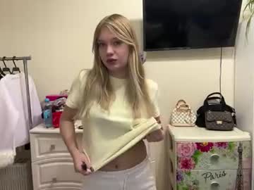 Mia, live webcam girl, age 18, streaming now, 18, young