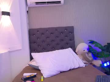 maki, live webcam girl, age 18, from CO, streaming now, latina, 18