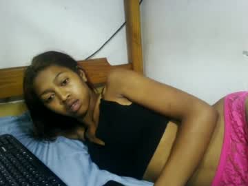 Malluna, live webcam girl, age 19, from MG, streaming now