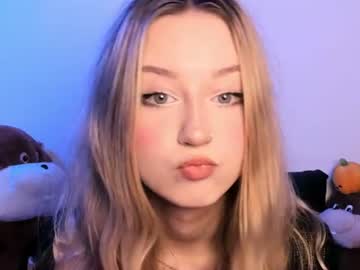 Margo, live webcam girl, age 20, streaming now, shy, findom