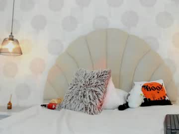 M A R I E 💜, live webcam girl, age 20, from CO, streaming now, anal, squirt