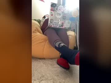 Mastress Luna, live webcam girl, age 37, from US, streaming now, socks, feet