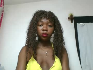 Maximienne, live webcam girl, age 20, from MG, streaming now, asian, lush