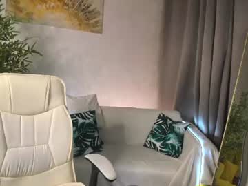 Melody_snowww, live webcam girl, age 20, streaming now, feet, young