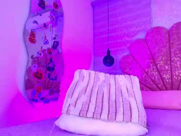Mia ✨👑, live webcam girl, age 20, from CO, streaming now, lovense, teen
