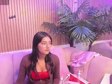 Mia 🍒, live webcam girl, age 18, from CO, streaming now, feet, natural
