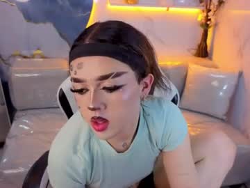 Mia ♥, live webcam girl, age 18, from CO, streaming now, trans, daddy