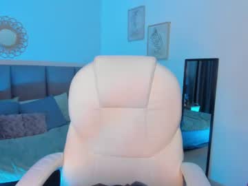 Mia, live webcam girl, age 19, from CO, streaming now, bigass, smalltits