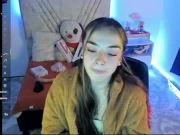 Mia Victoria, live webcam girl, age 22, from CO, streaming now, smoke, petite