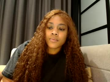 MiaMuffn, live webcam girl, age 33, from CA, streaming now, lovense