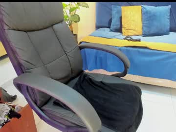 Mia, live webcam girl, age 20, from CO, streaming now, latina, tits