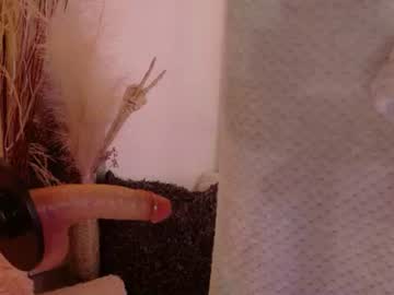 Miluv💜🥰, live webcam girl, age 20, from CO, streaming now, anal, saliva