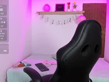 millie, live webcam girl, age 19, from CO, streaming now, bigass, milf