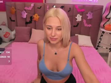 Mila, live webcam girl, age 25, streaming now, young, blonde
