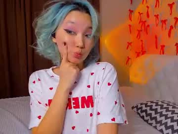 Milla (or just Mi)✌️, live webcam girl, streaming now, skinny, blondie
