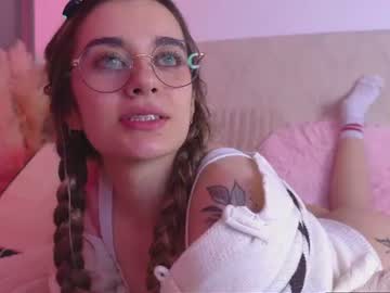 Alana💜, live webcam girl, age 25, streaming now, feet, blowjob