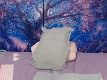 Missy, live webcam girl, age 25, from US, streaming now, squirt, feet