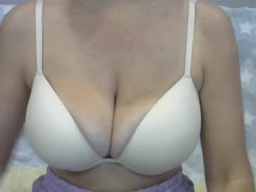 Chris, live webcam girl, age 32, streaming now, bigboobs, bigass