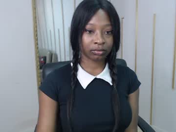 Nayaris <3, live webcam girl, age 22, from CO, streaming now, hairy, ebony