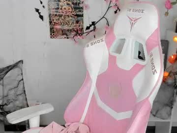 Emma, live webcam girl, age 20, streaming now, piercing, feet