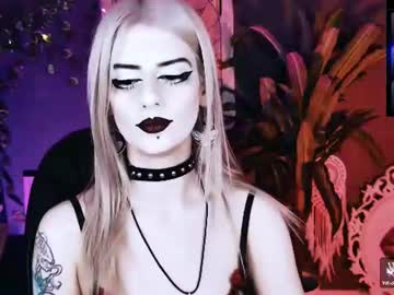 noah_elmer, live webcam girl, age 25, streaming now, goth, tattoo