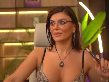 Nicolle, live webcam girl, age 38, streaming now, milf, bigboobs