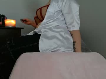 Poppie Brooks, live webcam girl, age 40, from US, streaming now, natural, milf