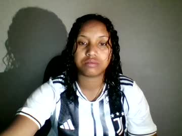 LARISSAH, live webcam girl, age 22, from MG, streaming now, ebony, bigass