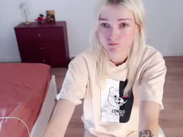 Polly, live webcam girl, age 25, streaming now, blonde, new