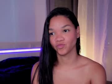 robyn, live webcam girl, age 19, from VE, streaming now, anal, brunette