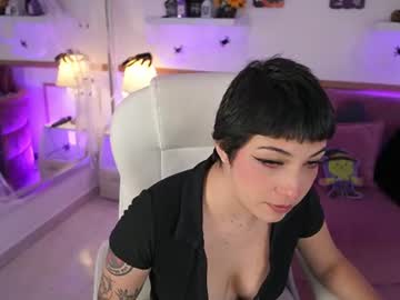 Rogue Raven, live webcam girl, age 25, from CO, streaming now, bigboobs, curvy
