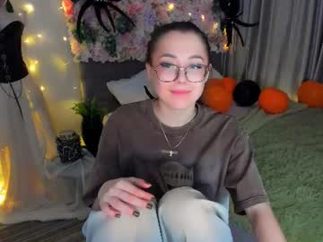 Ophelia, live webcam girl, age 20, streaming now, nonude, tease