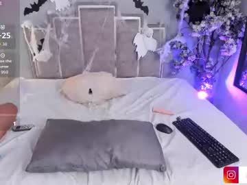 Sky, live webcam girl, age 25, from CO, streaming now, lesbian, skinny