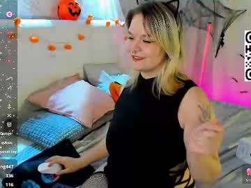 Alice, live webcam girl, age 18, streaming now, bigass, halloween