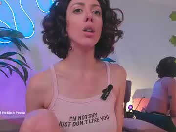 Flor, live webcam girl, from AR, streaming now, shy, elegant