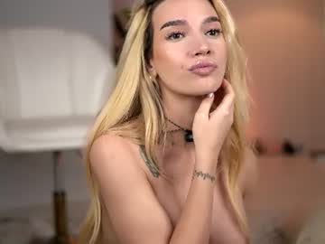 SweetLuna, live webcam girl, age 24, streaming now, teen, blonde