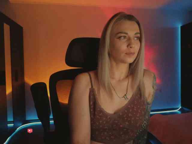 DigitalAlexa, live webcam girl, age 32, streaming now, chatten, dansen