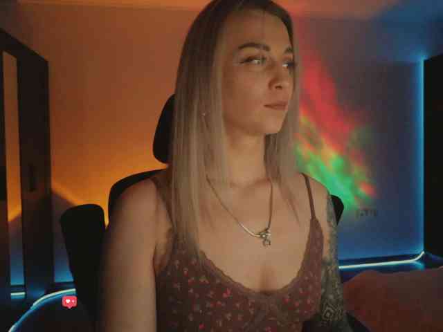 DigitalAlexa, live webcam girl, age 32, streaming now, chatten, dansen