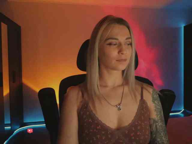 DigitalAlexa, live webcam girl, age 32, streaming now, chatten, dansen