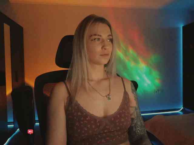 DigitalAlexa, live webcam girl, age 32, streaming now, chatten, dansen