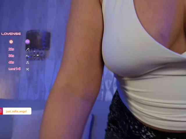 JUST_SOFIA, live webcam girl, age 32, from RUSSIA, streaming now, anaal spelen, kontvingeren