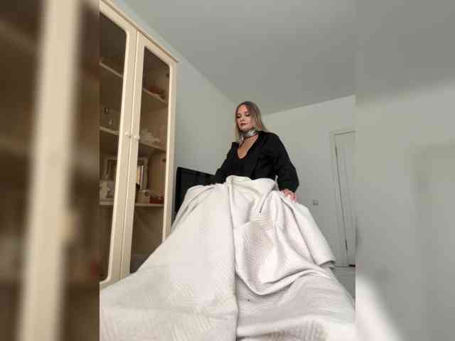Stellar_111, live webcam girl, age 40, streaming now, pik zuigen, dansen