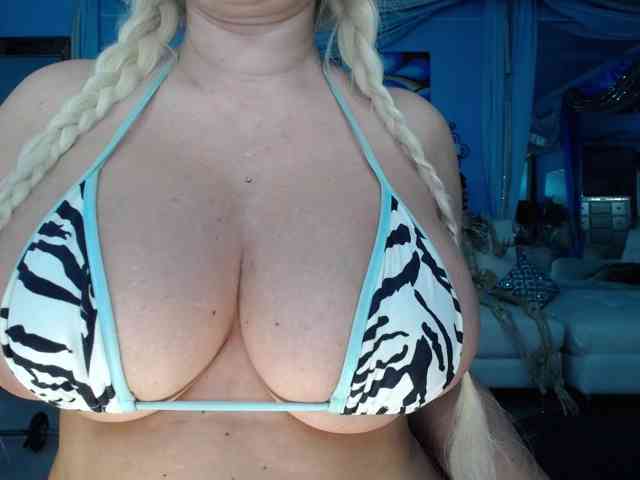 adrianna_fox, live webcam girl, age 46, from USA, streaming now, anaal spelen, kontvingeren