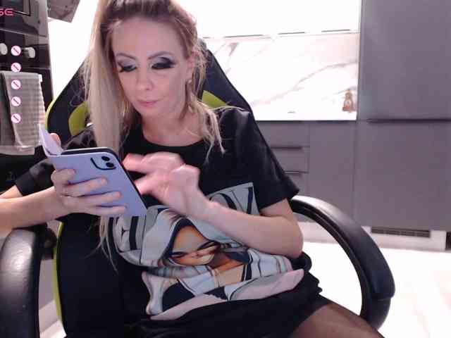 blondalina, live webcam girl, age 34, streaming now, anaal spelen, aziatische massage