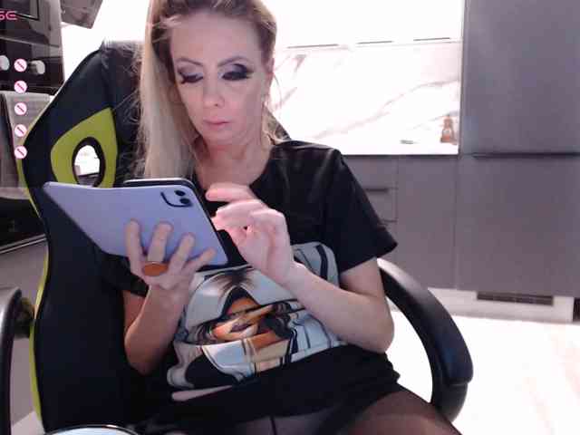 blondalina, live webcam girl, age 34, streaming now, anaal spelen, aziatische massage