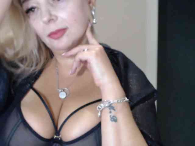 aniutkamau, live webcam girl, age 52, streaming now, chatten, pik zuigen