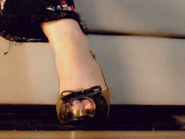 _LORDESSA_, live webcam girl, age 57, from NOMANSLAND, streaming now, chatten, dromen