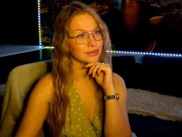 _Vishka_, live webcam girl, age 30, from Украина, streaming now, chatten, dansen