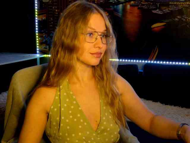 _Vishka_, live webcam girl, age 30, from Украина, streaming now, chatten, dansen